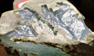 玉手镯玻璃种好还是冰种好 玻璃种冰种翡翠原石